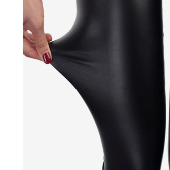 Black Faux leather leggings 🤩 ON SALE 🤩 - Picture 4 of 6
